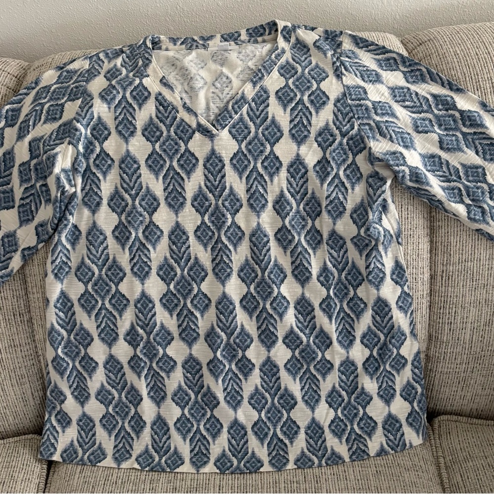 J. Jill Blue and White Cotton Print V neck 3/4 Sleeve Top size Medium